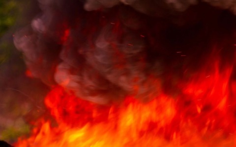 Fiamme in un campeggio: coinvolti un camper e due roulotte