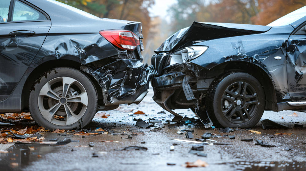 Incidente stradale all’alba: una ragazza illesa dopo il ribaltamento dell’auto