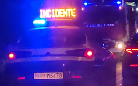 Incidente stradale: ciclista travolto da auto, trasportato in codice rosso