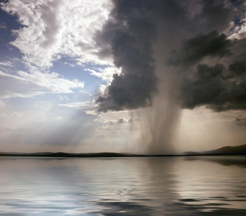 Downburst a Viareggio, danni e strade chiuse per la sicurezza