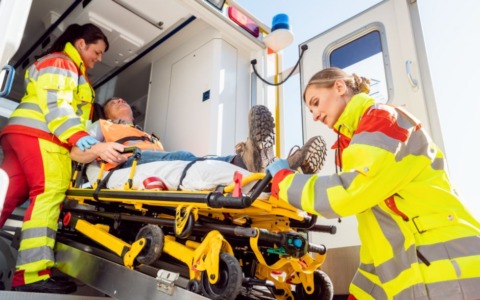 Scuole, code e disagi su viale Castracani a Lucca