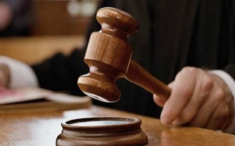 Cassazione, domiciliari: la revoca richiede condanna definitiva