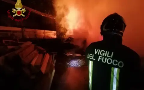 Fulmine, scuola evacuata a Torre del Lago: oltre 100 bambini